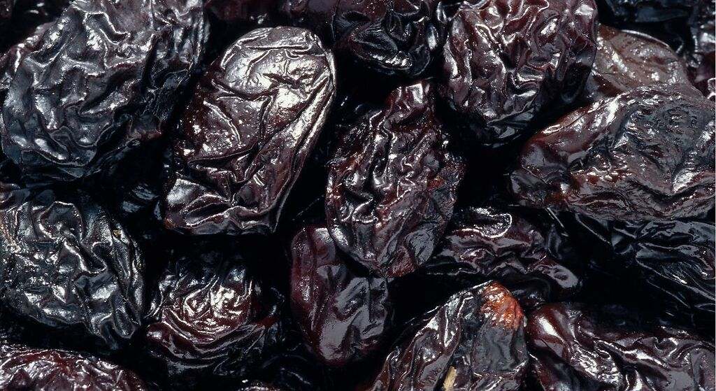 Cuáles son las enfermedades que ayudan a combatir las ciruelas pasas
