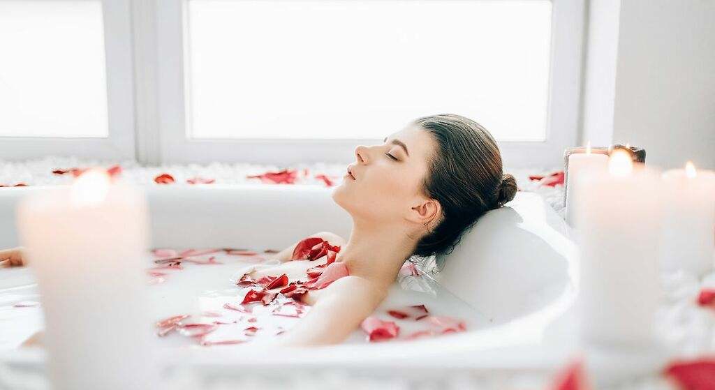 Cómo usar el agua de rosas