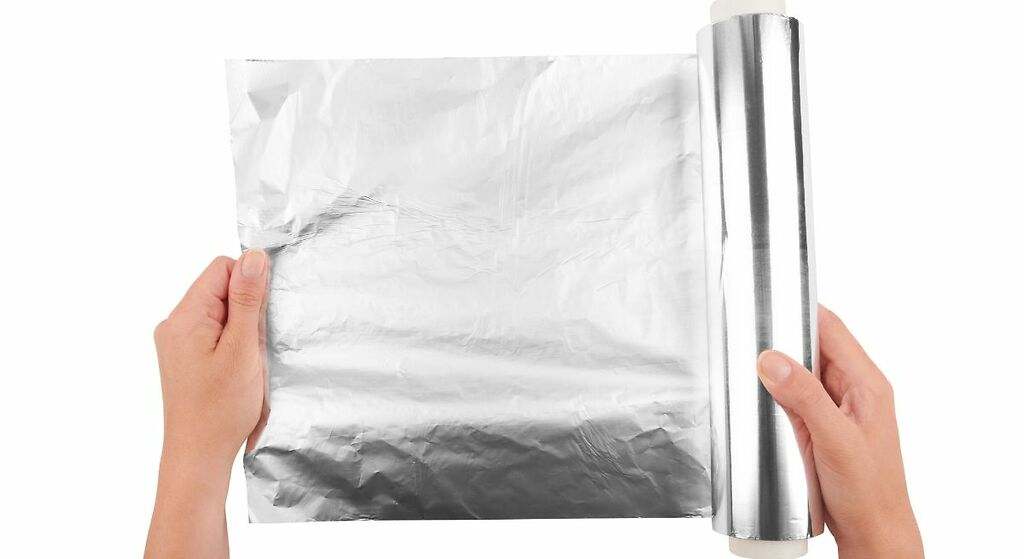 ¿Sabías que el papel aluminio tiene dos caras y cada una se usa para algo específico?