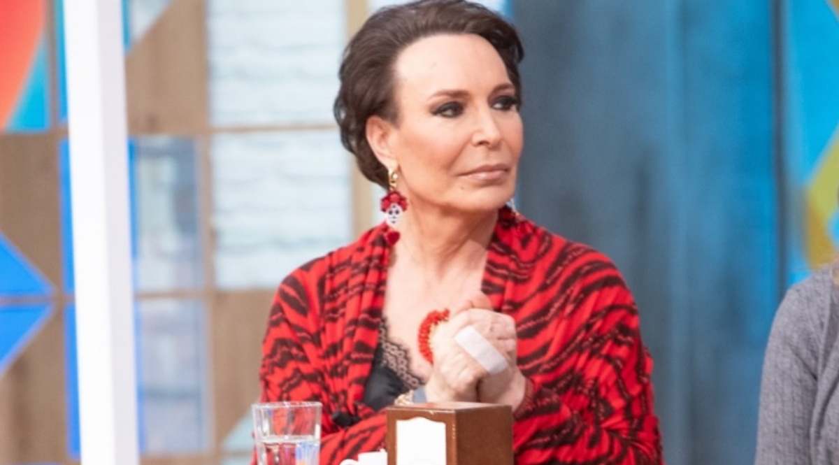 Preocupación por Benita (Maestro Joao), que aparece en silla de ruedas y  envuelta en lágrimas: "Tengo más puntos que Chanel en Eurovisión"