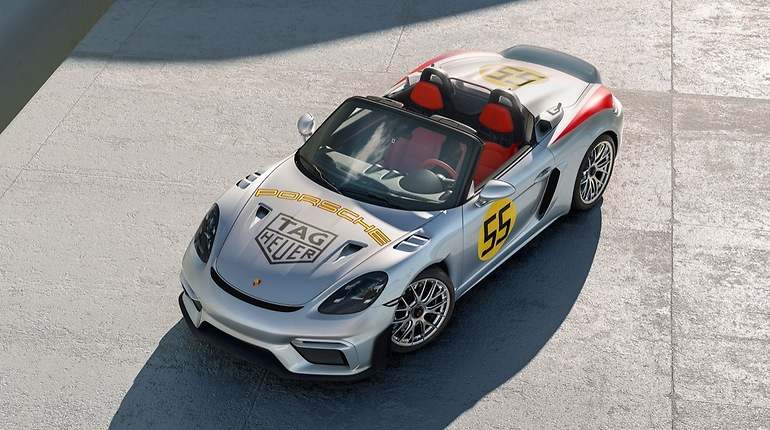 Evocadoras salidas de aire sobre la aletas delanteras y tomas Naca en el capó… un coche que rezuma competición, no solo maquillaje