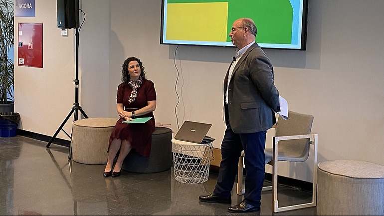 Cristina Álvarez-Requena, CEO de Las Rozas Innova junto a Rafael Guitart, presidente de la Fundación Mogy.