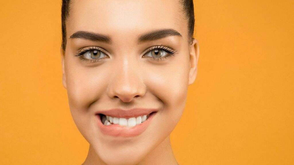 Los remedios caseros que blanquean tus dientes a la perfección, según los dentistas