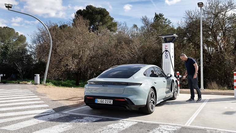 En Porsche prefirieron confiar en la red de recarga ultra-rápida de Ionity, pero no siempre les fue posible
