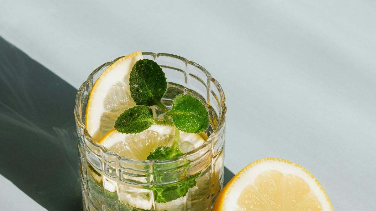 Agua tibia con limón