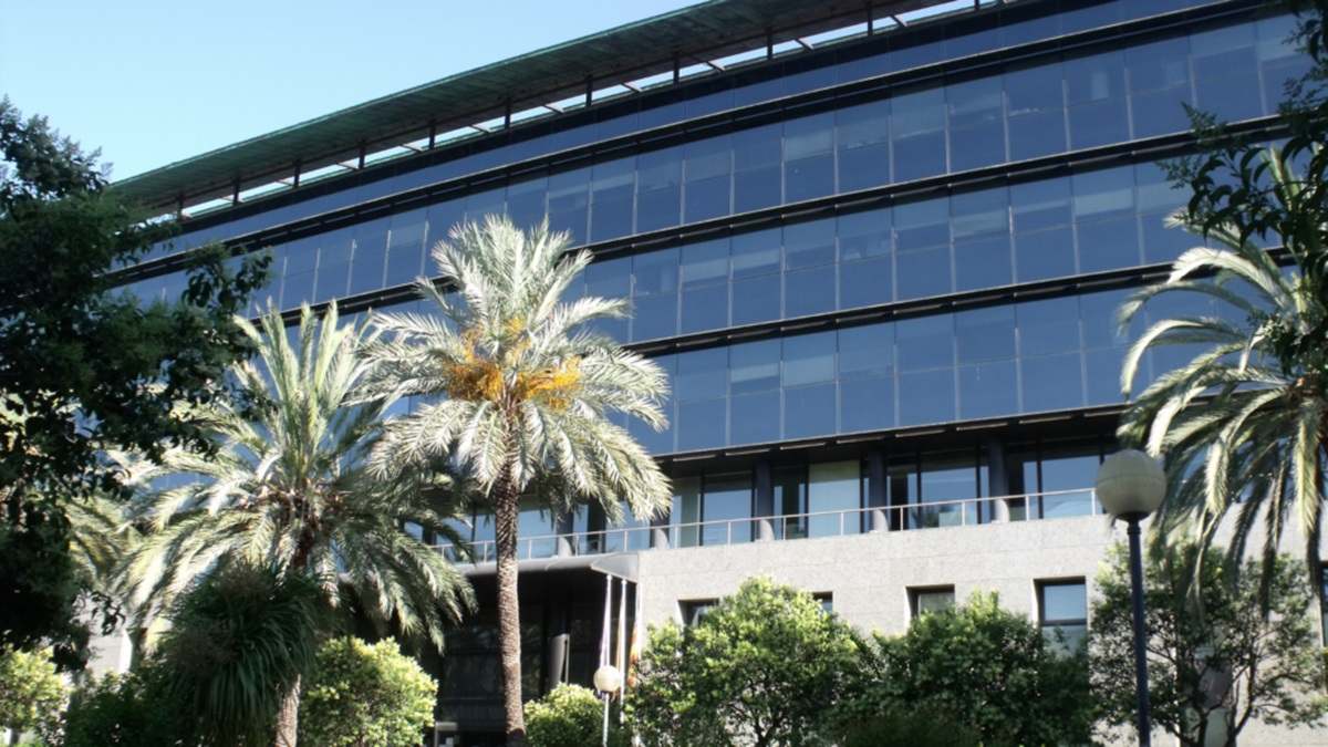 Un incendio en un edificio de la Generalitat Valenciana obliga a cerrar la Agencia Tributaria Valenciana y oficinas de Educación