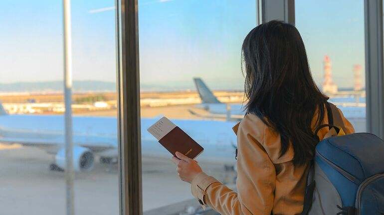 Chica en el aeropuerto