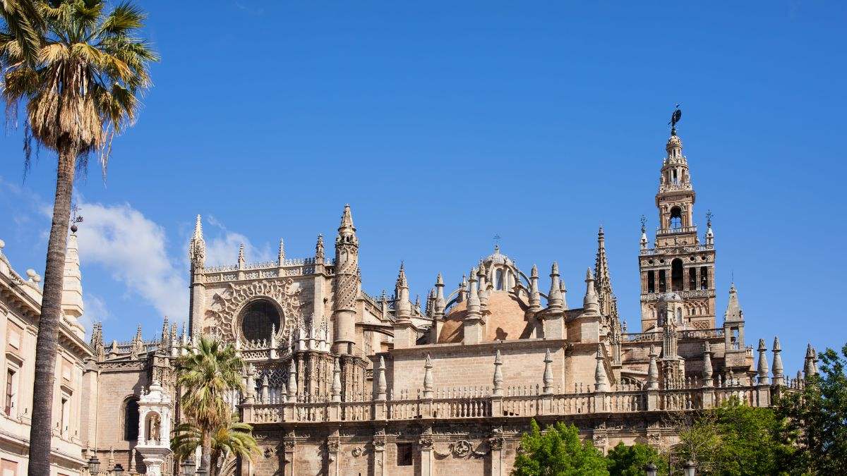 Ni Notre Dame ni el Duomo de Milán: esta es la catedral más grande del mundo (y también de España)