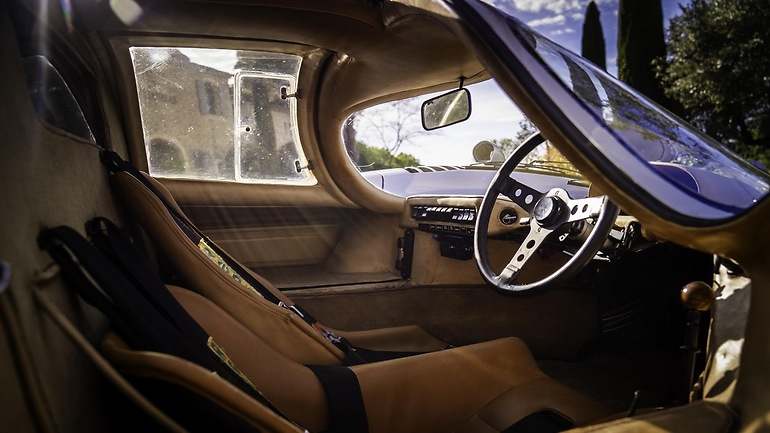 Espartano interior, a pesar de haber incorporado todo el lujo posible demandado por el propietario de la firma Martini, esponsor de Porsche en competición