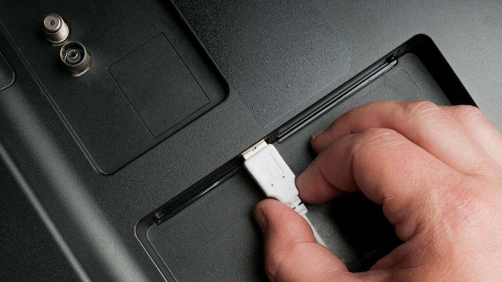 Tu TV está repleta de puertos USB y no estás sabiendo sacarle partido: esto es lo que tienes que saber para aprovecharlos al máximo