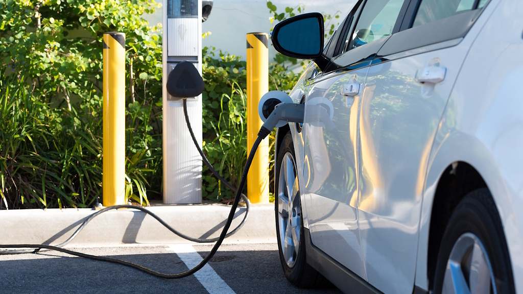 Siguen las deducciones por compra de coches eléctricos
