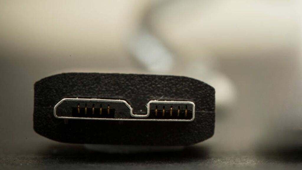 Puerto USB color negro