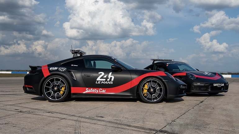 Con mínimas modificaciones, accesorios y decorativos, un 911 Turbo S se convierte en el Pace-Car ideal… mal que su uso prolongado haya pesado a muchos aficionados