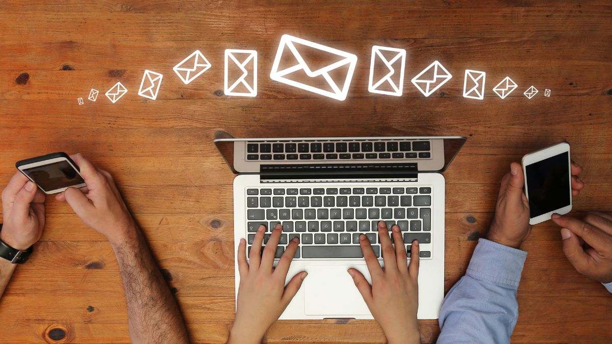 No leer el apartado legal de los correos