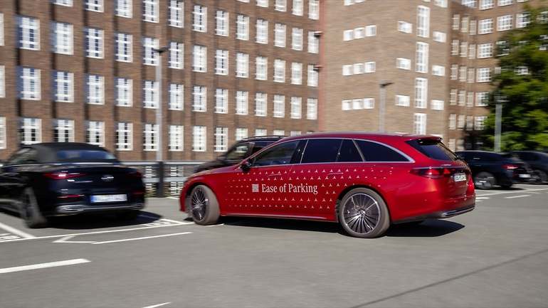 El sistema mejorado de aparcamiento automático estará disponible en E-Class, S-Class, EQS, EQS SUV, EQE, EQE SUV (y Maybach, por supuesto)