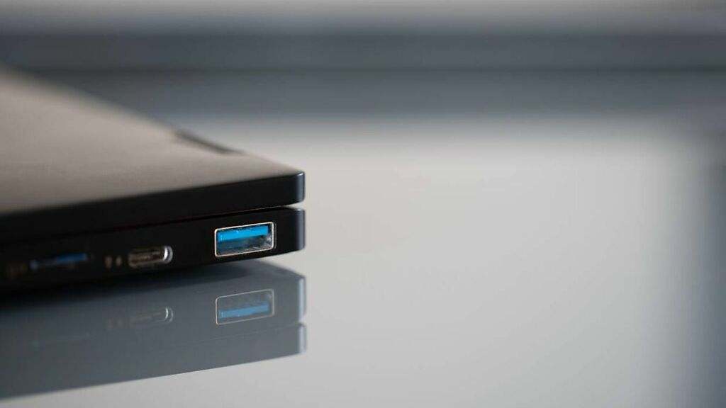 Puerto USB color azul claro