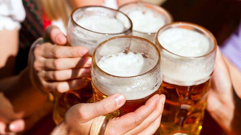 brindar con cerveza