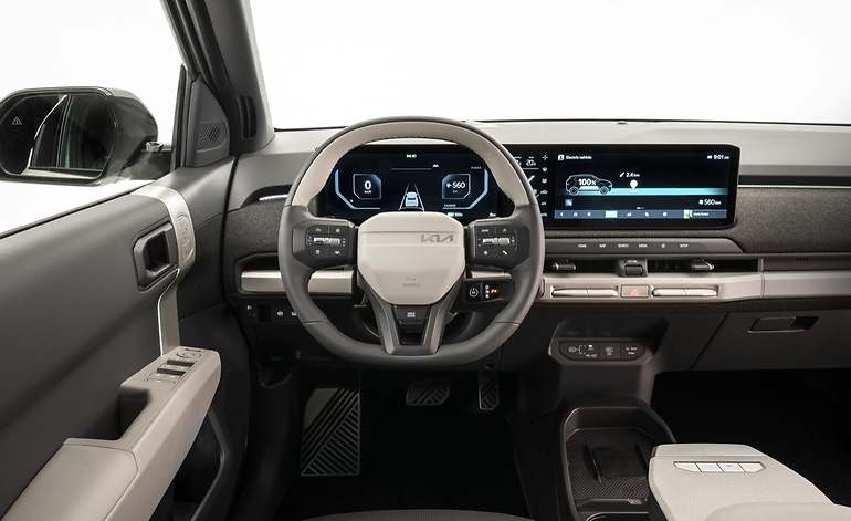 Hay dos posibles diseños en el volante, con un lenguaje de diseño en comunión con el exterior.