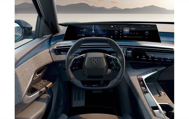 Peugeot recibe galardones por evoluciones de su sistema i-Cockpit, como este Panoramic del e-3008