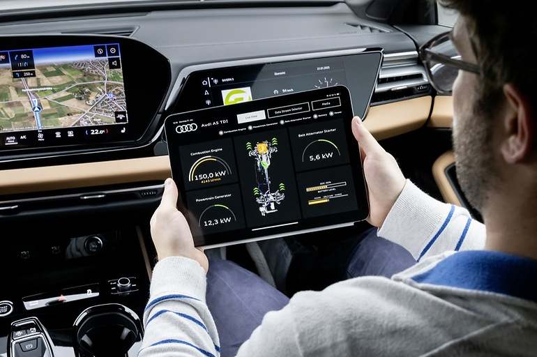En manos del ingeniero de desarrollo se puede visualizar el trabajo conjunto de tres motores, el térmico, el eléctrico y el motor de arranque-generador