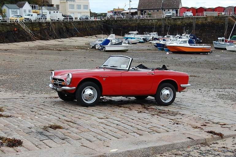 El primer coche Honda era como sus motos, dos plazas, abierto, ligero, sencillo y pequeño… una extensión de lo que sabía hacer (aunque Lotus tendría algo que reclamarle)