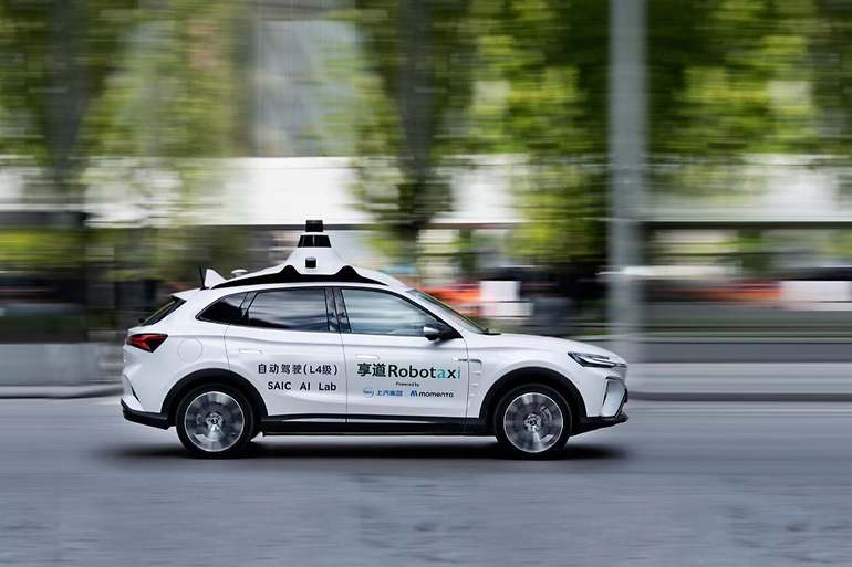Un robotaxi del grupo chino SAIC con tecnología de conducción autónoma de Momenta