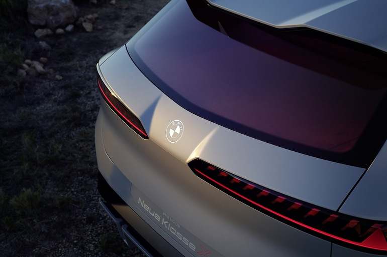 Un nuevo lenguaje estético, con la funcionalidad de una aerodinámica mejorada, porque los eléctricos no tienen energía que perder.