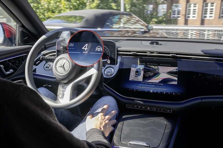 A 4 km/h y habiendo cedido el control a otro conductor (automático), un obstáculo a pocos centímetros parece acercarse muy deprisa