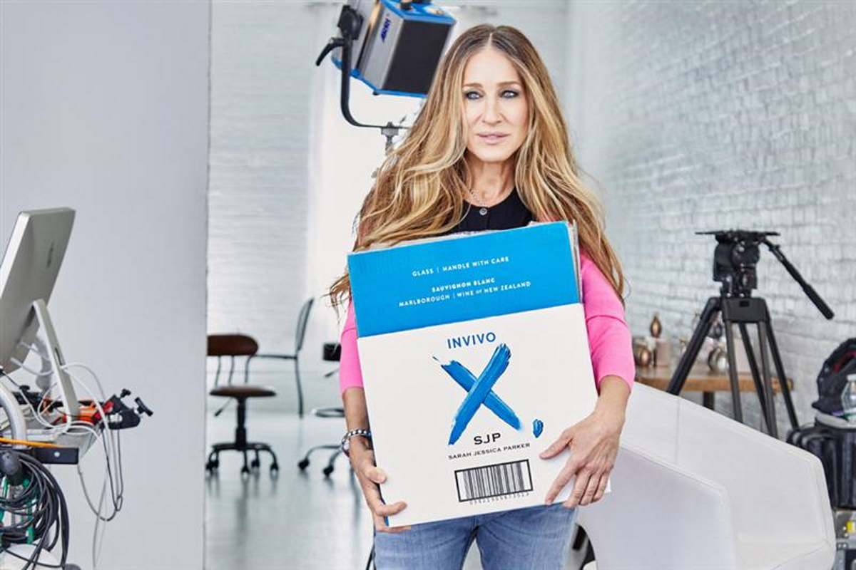Avilés se vuelve a convertir en la capital del vino de los famosos en la que catar los ejemplares de Brad Pitt y de Sarah Jessica Parker