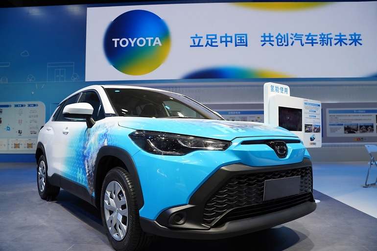 En la 6ª Expo de Importación celebrada en China en noviembre de 2023, Toyota llevó un prototipo de Corolla Cross de hidrógeno, entre otros modelos