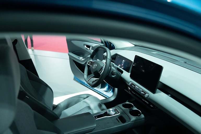 Un interior limpio, pero en el que no se prescinde de los botones físicos, para evitar acudir para todo a la pantalla