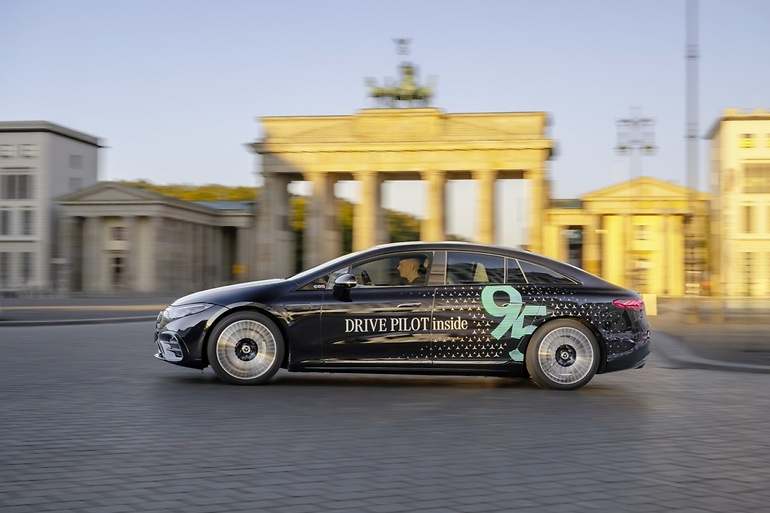 El más rápido, pero Drive Pilot incorpora sensores como un detector de humedad para que el coche tome la responsabilidad de la conducción únicamente en condiciones propicias
