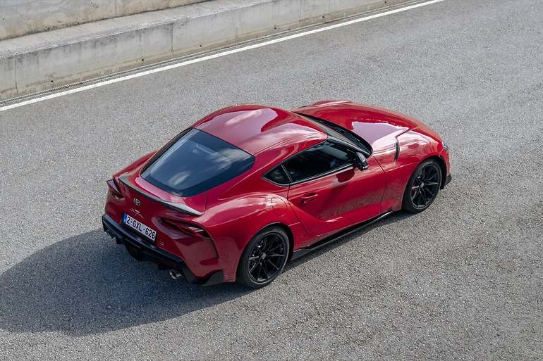 Si no eres uno de los 10 privilegiados que se pueden permitir el Final Edition, el Lightweight Evo ¿no inspira también suficiente respeto?