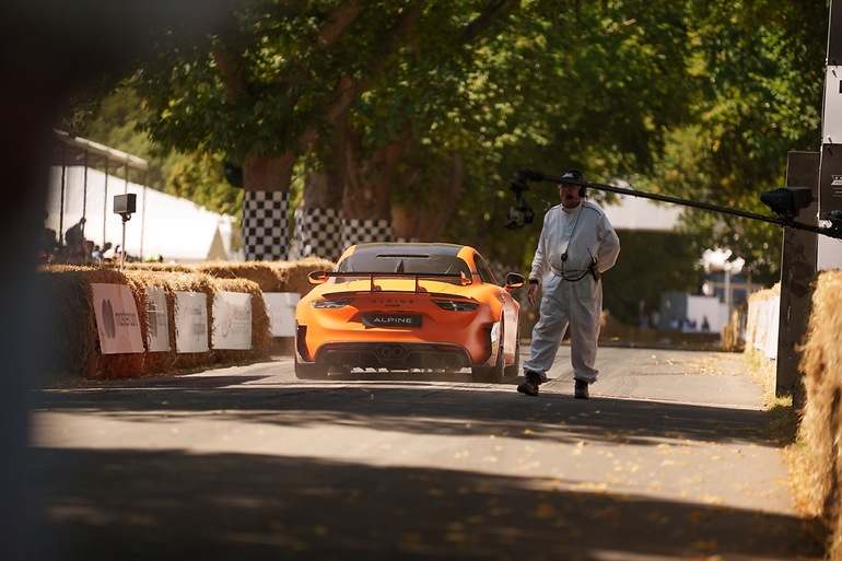 El Alpine A110 R Ultime toma la salida a la mítica prueba anual en Goodwood