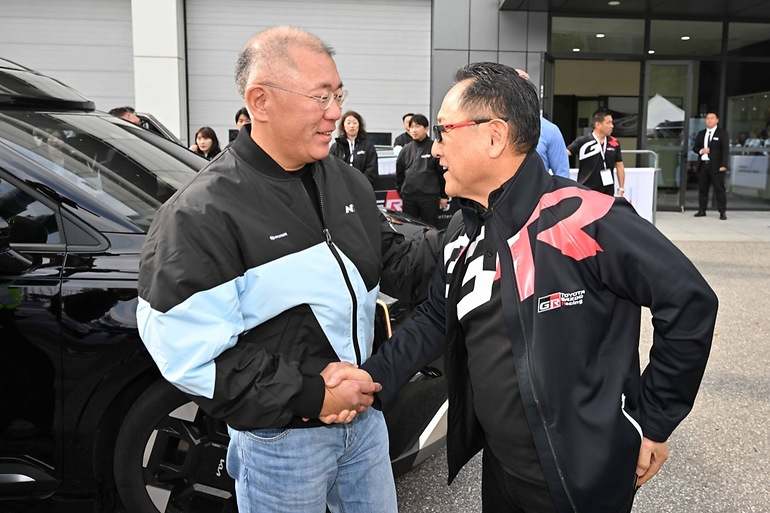 Los presidentes de Hyundai y Toyota, que defienden el futuro de una industria, sin consideraciones sobre el tipo de motor