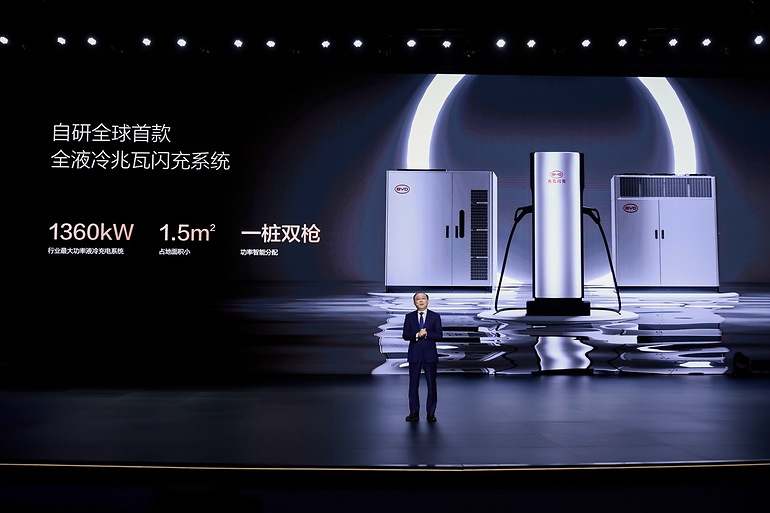 BYD dispone de megacargadores, capaces de proporcionar una potencia de hasta 1350 kilovatios