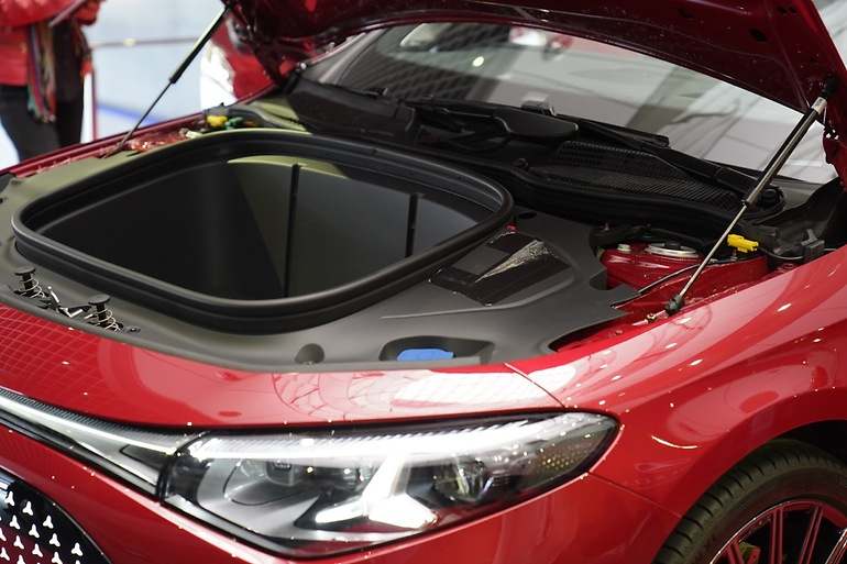 El CLA, con uno o dos motores, dispondrá de un segundo maletero, frontal, de 110 litros