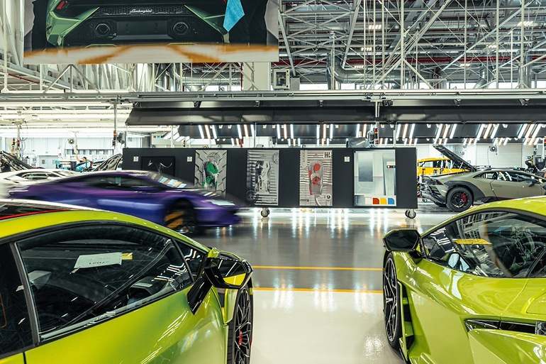 En la planta de montaje los trabajadores también disfrutarán de la visión de los artistas del mundo Lamborghini