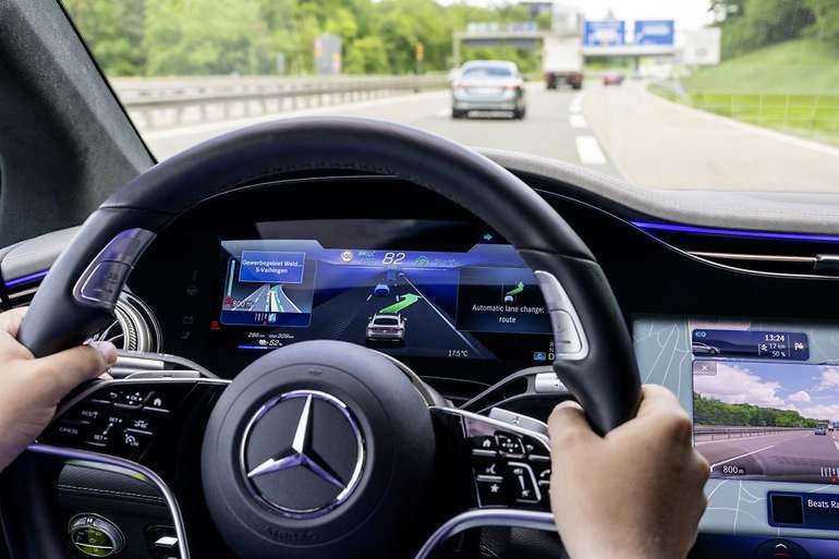 La función de cambio de carril automático y salida de autovía está disponible entre 80 y 140 km/h