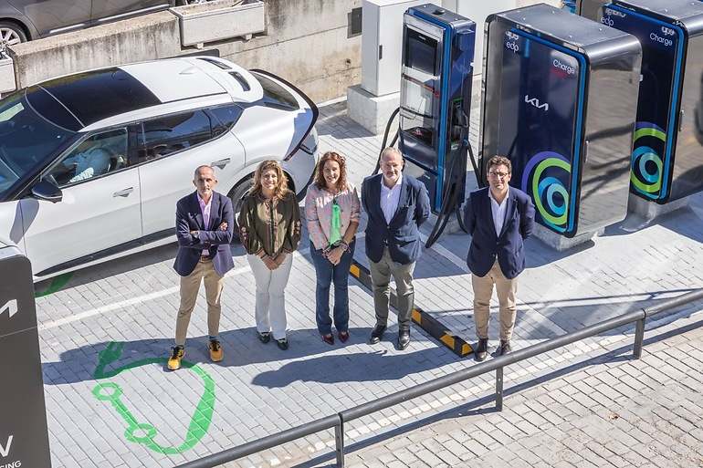 Papeles conseguidos y arranque, 1 año y 8 meses después de instalado, de un punto de carga ultra rápido a 350 kW