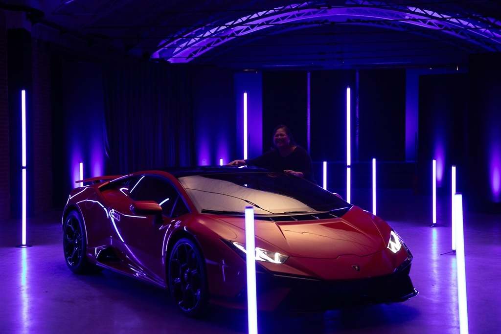 Lamborghini hace táctil su museo para personas con discapacidad visual