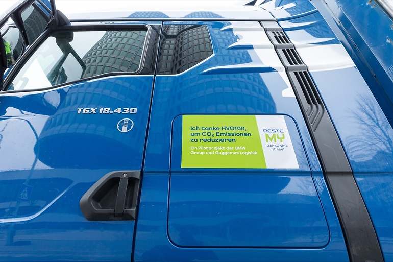 BMW ya viene ensayando desde 2023 el uso de HVO 100 en sus camiones para la logística de la producción 
