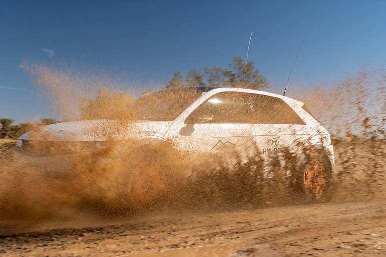 Un Ioniq 5 eléctrico se desenvuelve especialmente bien en terrenos donde la tracción es primoridial, como ya demostró Audi al vencer en el Dakar