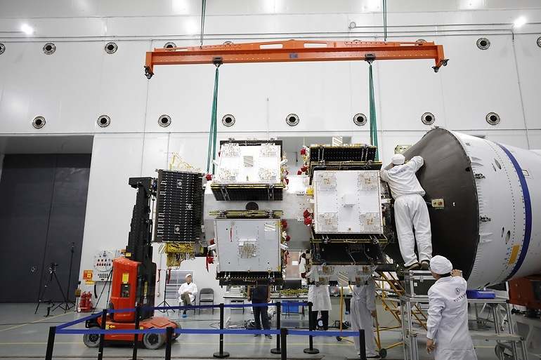 Satélites de Geely instalados en el cohete encargado de ponerlos en órbita, con el objetivo de mejorar su