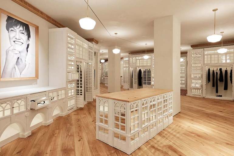 La primera tienda del ahora gigante textil completamente rediseñada.