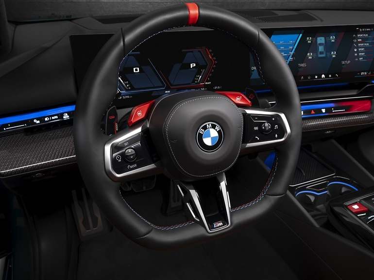 BMW es de esas marcas que destacan por el grosor del aro de sus volantes deportivos