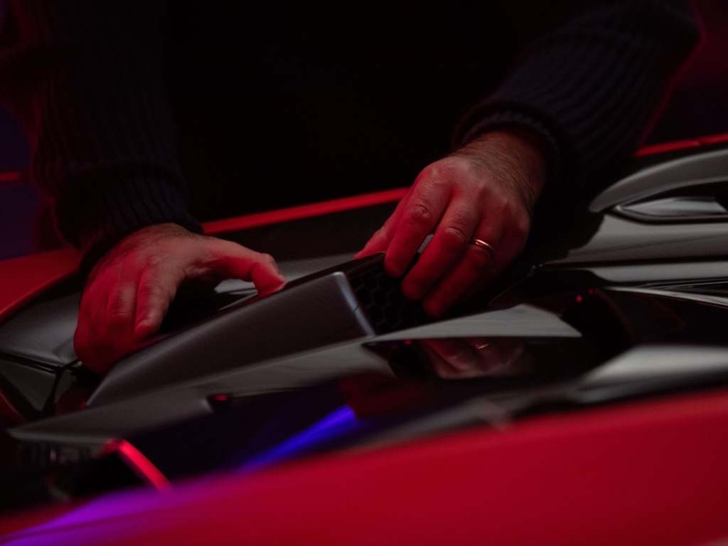 Lamborghini hace táctil su museo para personas con discapacidad visual
