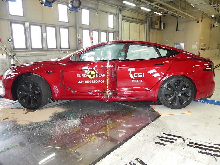 Estructuralmente, la batería de madera y acero ha demostrado ser mejor que la de un Tesla S, según la universidad, lo que resulta prometedor