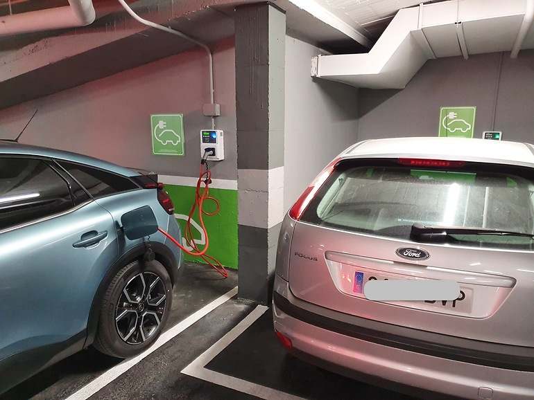 Los privilegios de los PHEV han desatado no pocas envidias: los espacios reservados eran buenas oportunidades para sí recargarlos