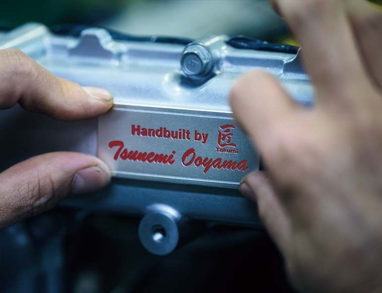 Quien ensambla el motor es considerado un maestro artesano -Takumi- y firma cada una de sus creaciones